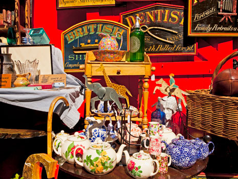 Michigan Antiques Festivals: Davisburg Antique Market -- Davisburg